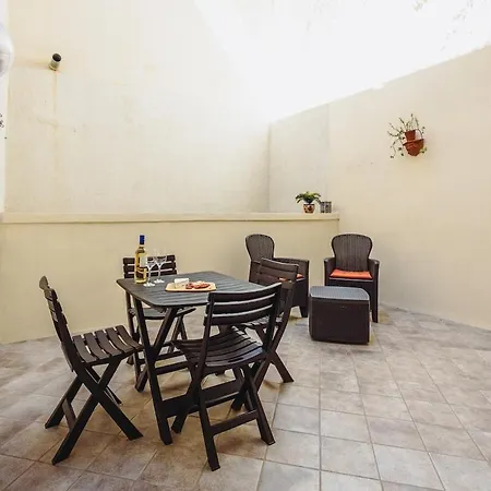 דירה Modern 2br In Walk To Seafront With Patio *