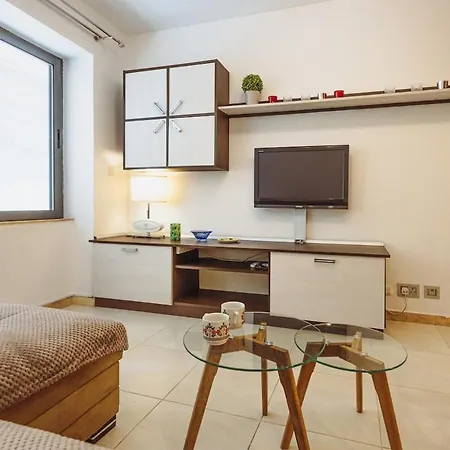 Modern 2br In Walk To Seafront With Patio סליאמה