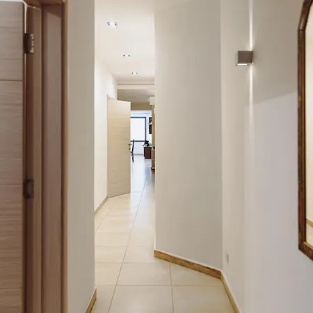 Modern 2br In Walk To Seafront With Patio סליאמה