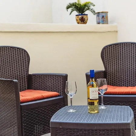 Modern 2br In Walk To Seafront With Patio סליאמה