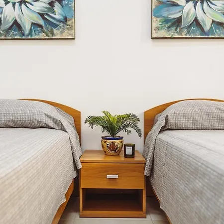 Modern 2br In Walk To Seafront With Patio דירה *