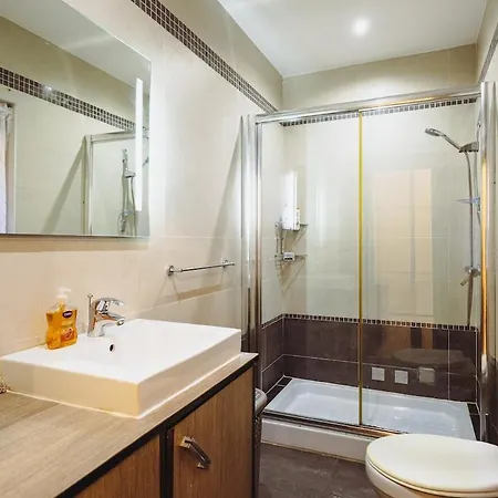 דירה Modern 2br In Walk To Seafront With Patio